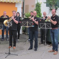 Gemütlichkeit, Hornmusik und … Grüner Veltliner (Bild: Schwyzer Horngruppe)